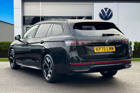 KP75LNN Volkswagen Passat 1.5 eTSI R-Line 5dr DSG Thumbnail #3