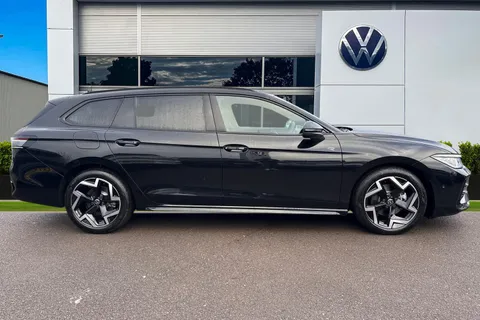 KP75LNN Volkswagen Passat 1.5 eTSI R-Line 5dr DSG Thumbnail #4