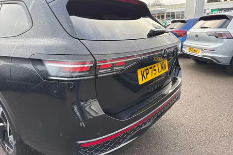 KP75LNN Volkswagen Passat 1.5 eTSI R-Line 5dr DSG Thumbnail #8