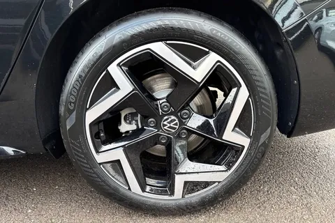 KP75LNN Volkswagen Passat 1.5 eTSI R-Line 5dr DSG Thumbnail #11