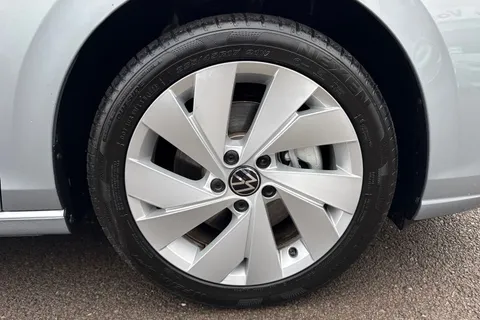 KM75BTZ Volkswagen Golf 1.5 TSI 204 Style eHybrid 5dr DSG Thumbnail #10