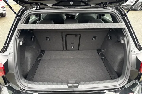 KP75MKC Volkswagen Golf 1.5 TSI 150 R-Line 5dr Thumbnail #6