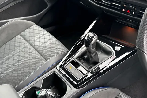 KP75MKC Volkswagen Golf 1.5 TSI 150 R-Line 5dr Thumbnail #22