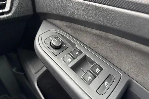 KP75MKC Volkswagen Golf 1.5 TSI 150 R-Line 5dr Thumbnail #24