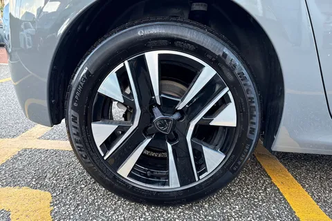 DE25UVK PEUGEOT 208 1.2 PureTech Allure Euro 6 (s/s) 5dr Thumbnail #11