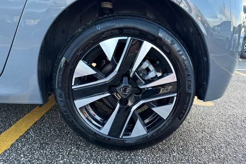 DE25UVK PEUGEOT 208 1.2 PureTech Allure Euro 6 (s/s) 5dr Thumbnail #12