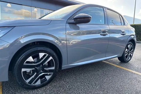 DE25UVK PEUGEOT 208 1.2 PureTech Allure Euro 6 (s/s) 5dr Thumbnail #28