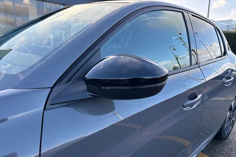 DE25UVK PEUGEOT 208 1.2 PureTech Allure Euro 6 (s/s) 5dr Thumbnail #29