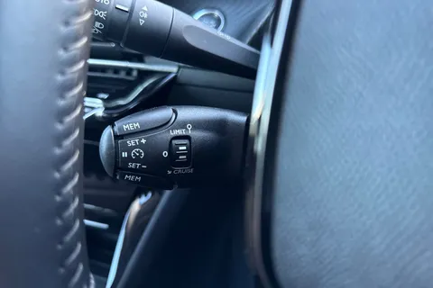 DE25UVK PEUGEOT 208 1.2 PureTech Allure Euro 6 (s/s) 5dr Thumbnail #41