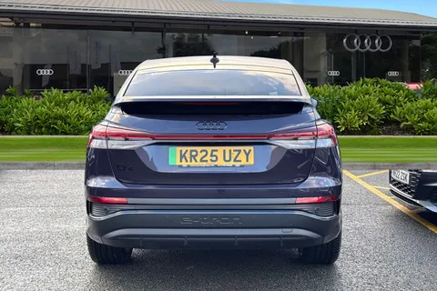 KR25UZY Audi Q4 e-tron Q4 Sportback Black Edition 45 e-tron  210,00 kW Thumbnail #5