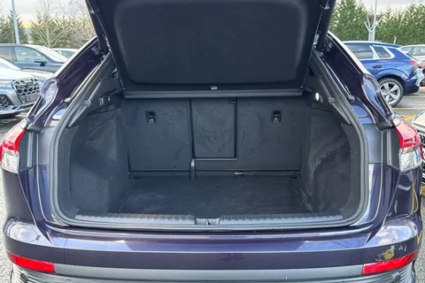 KR25UZY Audi Q4 e-tron Q4 Sportback Black Edition 45 e-tron  210,00 kW Thumbnail #7