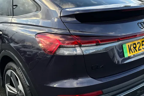 KR25UZY Audi Q4 e-tron Q4 Sportback Black Edition 45 e-tron  210,00 kW Thumbnail #8