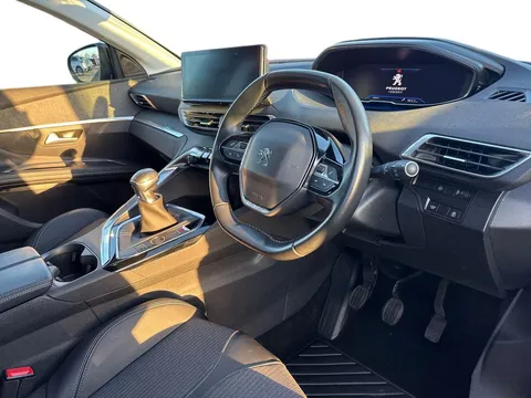 MW22HXO PEUGEOT 3008 1.2 PureTech Allure Premium Euro 6 (s/s) 5dr Thumbnail #7