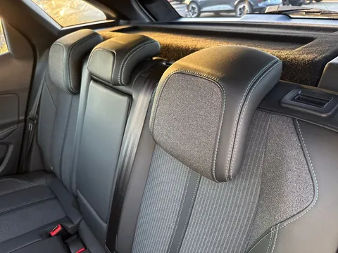 MW22HXO PEUGEOT 3008 1.2 PureTech Allure Premium Euro 6 (s/s) 5dr Thumbnail #13