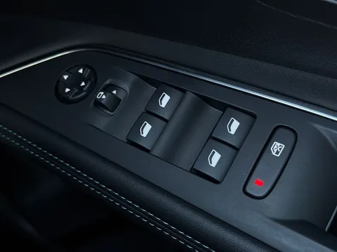 MW22HXO PEUGEOT 3008 1.2 PureTech Allure Premium Euro 6 (s/s) 5dr Thumbnail #17