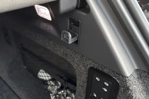 BA73YRT Land Rover Range Rover 3.0 D300 SE 4dr Auto Thumbnail #27