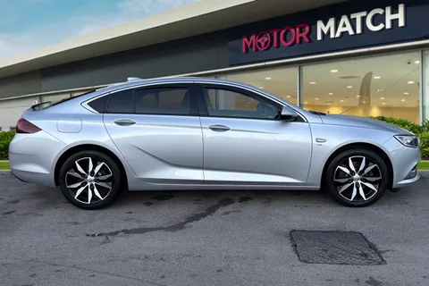 DN67EHT Vauxhall Insignia 2.0 Turbo D BlueInjection SRi Nav Grand Sport Euro 6 (s/s) 5dr Thumbnail #3