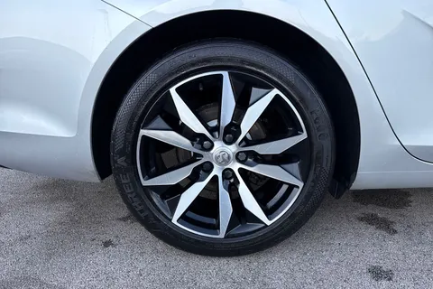 DN67EHT Vauxhall Insignia 2.0 Turbo D BlueInjection SRi Nav Grand Sport Euro 6 (s/s) 5dr Thumbnail #10