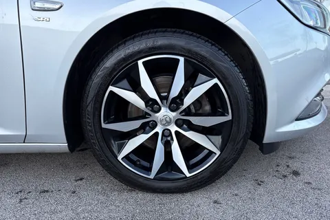 DN67EHT Vauxhall Insignia 2.0 Turbo D BlueInjection SRi Nav Grand Sport Euro 6 (s/s) 5dr Thumbnail #11