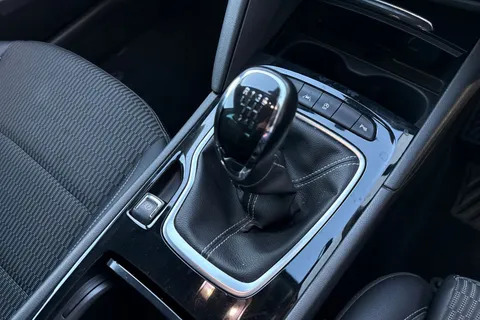 DN67EHT Vauxhall Insignia 2.0 Turbo D BlueInjection SRi Nav Grand Sport Euro 6 (s/s) 5dr Thumbnail #23