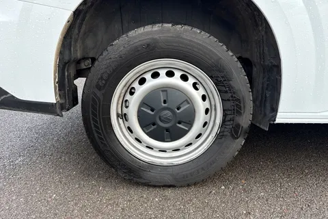 CX25LYZ Volkswagen Transporter 2.0 TDI T28 Commerce Plus FWD SWB Euro 6 (s/s) 5dr Thumbnail #11