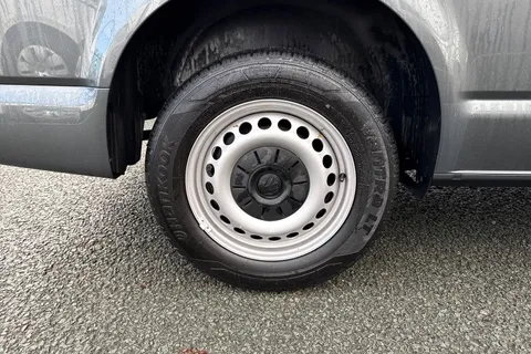 CX74LWK Volkswagen Transporter 2.0 TDI T32 Startline Kombi DSG FWD SWB Euro 6 (s/s) 5dr Thumbnail #11