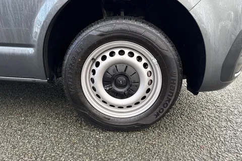 CX74LWK Volkswagen Transporter 2.0 TDI T32 Startline Kombi DSG FWD SWB Euro 6 (s/s) 5dr Thumbnail #12