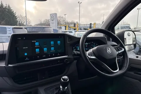 CX25LYZ Volkswagen Transporter 2.0 TDI T28 Commerce Plus FWD SWB Euro 6 (s/s) 5dr Thumbnail #17