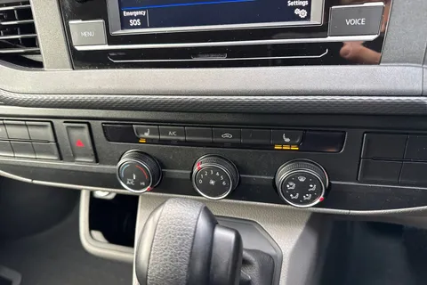 CX74LWK Volkswagen Transporter 2.0 TDI T32 Startline Kombi DSG FWD SWB Euro 6 (s/s) 5dr Thumbnail #21