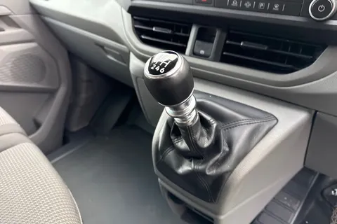 CX25LYZ Volkswagen Transporter 2.0 TDI T28 Commerce Plus FWD SWB Euro 6 (s/s) 5dr Thumbnail #22