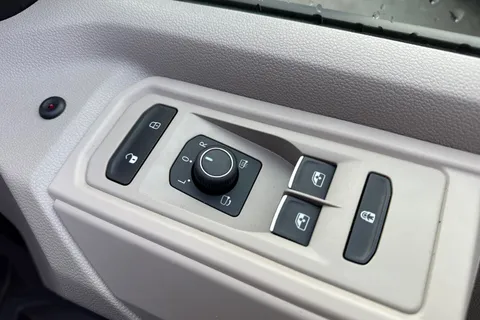 CX72NZD Volkswagen Multivan 1.5 TSI Life Long MPV DSG Euro 6 (s/s) 5dr Thumbnail #21