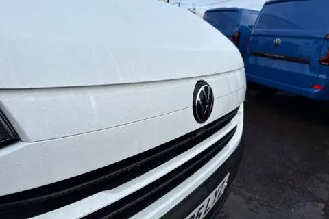 CX25LYZ Volkswagen Transporter 2.0 TDI T28 Commerce Plus FWD SWB Euro 6 (s/s) 5dr Thumbnail #24