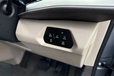 CX72NZD Volkswagen Multivan 1.5 TSI Life Long MPV DSG Euro 6 (s/s) 5dr Thumbnail #28