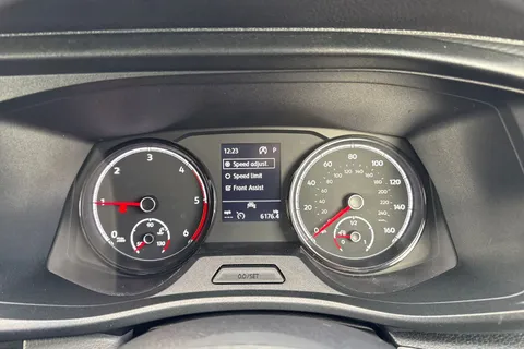 CX74LWK Volkswagen Transporter 2.0 TDI T32 Startline Kombi DSG FWD SWB Euro 6 (s/s) 5dr Thumbnail #30