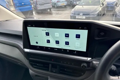 CX25LYZ Volkswagen Transporter 2.0 TDI T28 Commerce Plus FWD SWB Euro 6 (s/s) 5dr Thumbnail #31