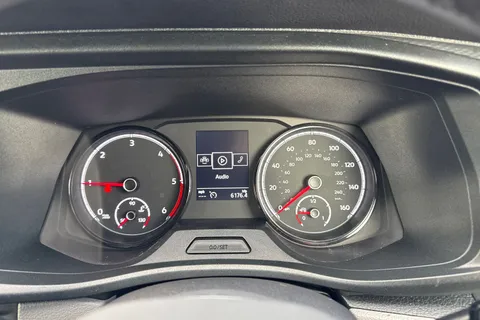 CX74LWK Volkswagen Transporter 2.0 TDI T32 Startline Kombi DSG FWD SWB Euro 6 (s/s) 5dr Thumbnail #31