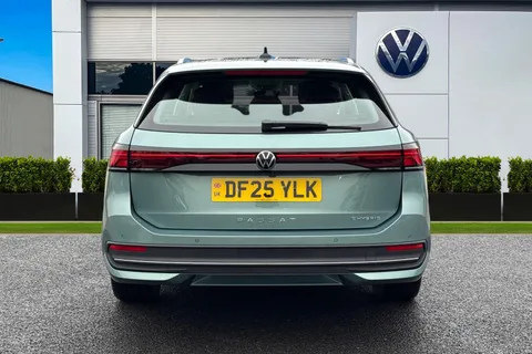 DF25YLK Volkswagen Passat 1.5 TSI eHybrid Life 5dr DSG, **TOW BAR, PAN ROOF, 18 INCH YORK ALLOYS** Thumbnail #5