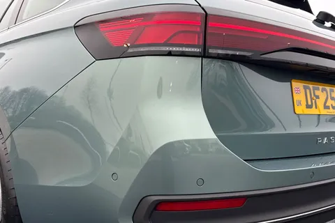 DF25YLK Volkswagen Passat 1.5 TSI eHybrid Life 5dr DSG, **TOW BAR, PAN ROOF, 18 INCH YORK ALLOYS** Thumbnail #8