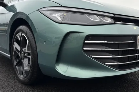 DF25YLK Volkswagen Passat 1.5 TSI eHybrid Life 5dr DSG, **TOW BAR, PAN ROOF, 18 INCH YORK ALLOYS** Thumbnail #9