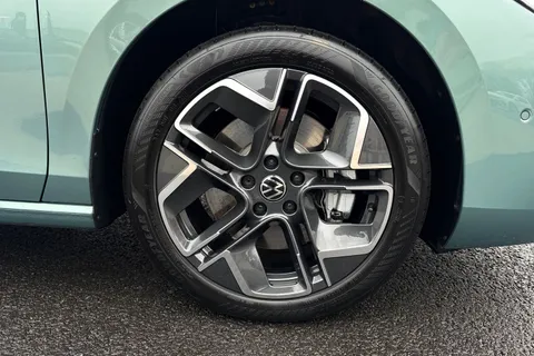 DF25YLK Volkswagen Passat 1.5 TSI eHybrid Life 5dr DSG, **TOW BAR, PAN ROOF, 18 INCH YORK ALLOYS** Thumbnail #10