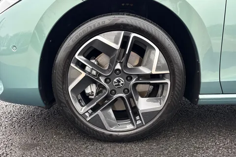 DF25YLK Volkswagen Passat 1.5 TSI eHybrid Life 5dr DSG, **TOW BAR, PAN ROOF, 18 INCH YORK ALLOYS** Thumbnail #11