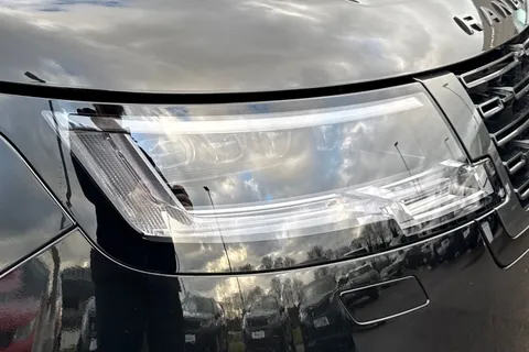 18 of 51 for Land Rover Range Rover 3.0 D300 SE 5dr