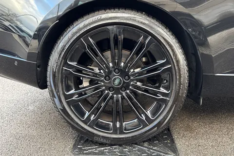 35 of 51 for Land Rover Range Rover 3.0 D300 SE 5dr