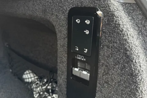 38 of 51 for Land Rover Range Rover 3.0 D300 SE 5dr