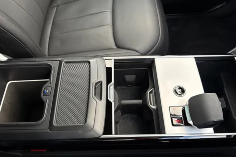 50 of 51 for Land Rover Range Rover 3.0 D300 SE 5dr