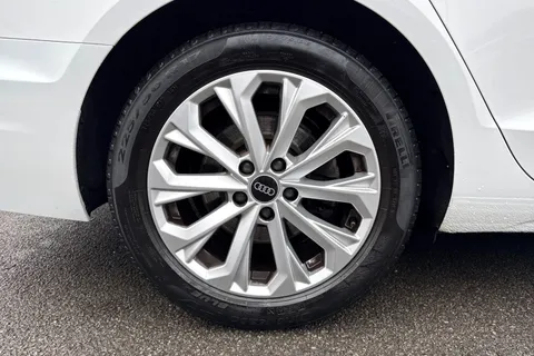 22 of 58 for Audi A4 Avant 2.0 TFSI 35 Technik S Tronic Euro 6 (s/s) 5dr