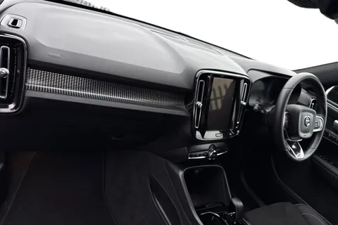 DL25RXT Volvo Xc40 2.0 B4P Plus Dark 5dr Auto Thumbnail #8