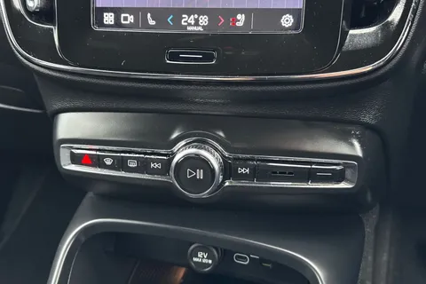 DL25RXT Volvo Xc40 2.0 B4P Plus Dark 5dr Auto Thumbnail #18