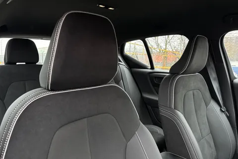 DL25RXT Volvo Xc40 2.0 B4P Plus Dark 5dr Auto Thumbnail #20