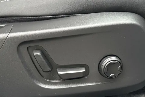 DL25RXT Volvo Xc40 2.0 B4P Plus Dark 5dr Auto Thumbnail #32